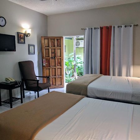 Christar Villas Hotel كينغستون المظهر الخارجي الصورة