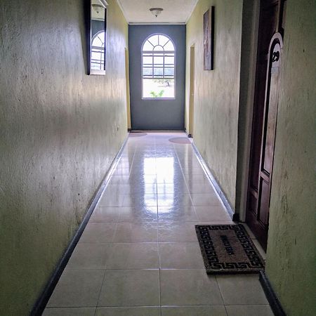 Christar Villas Hotel كينغستون المظهر الخارجي الصورة