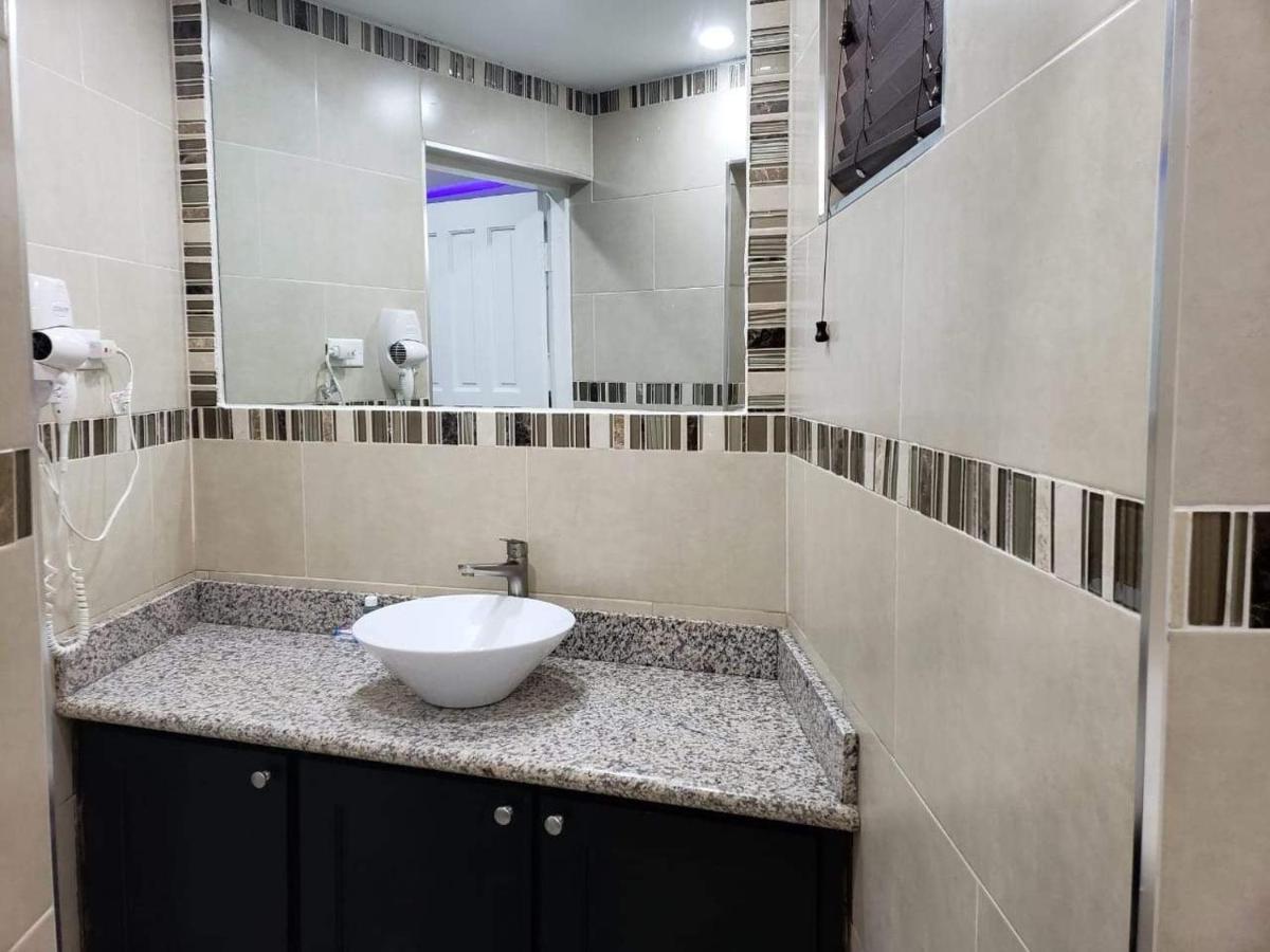 Christar Villas Hotel كينغستون المظهر الخارجي الصورة