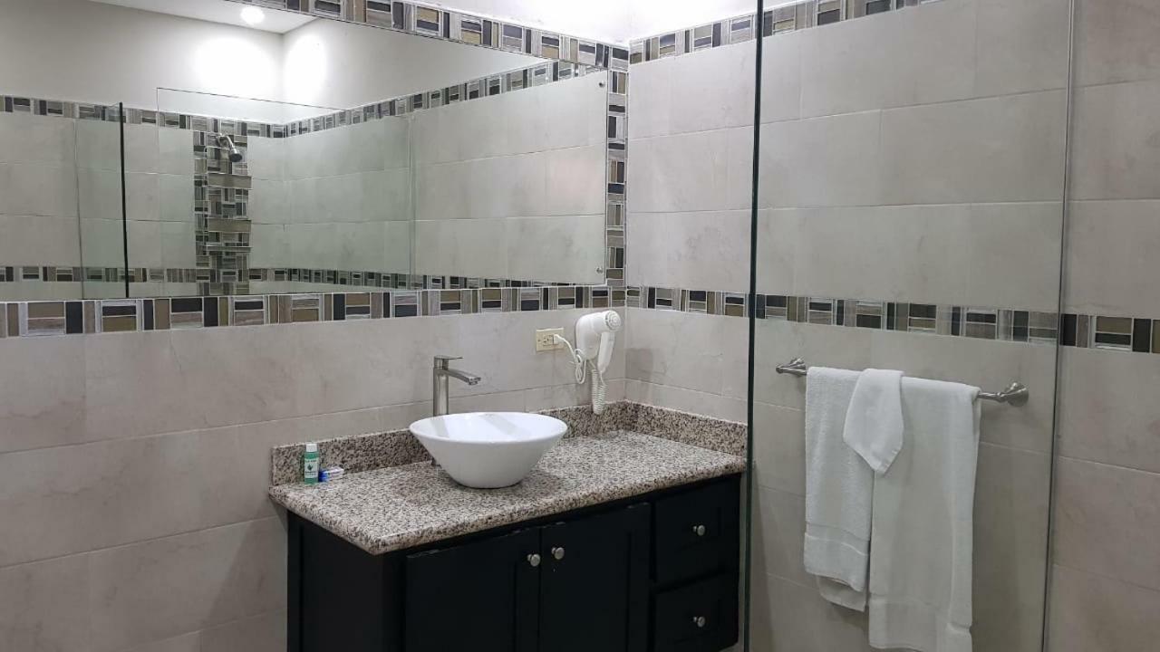 Christar Villas Hotel كينغستون المظهر الخارجي الصورة